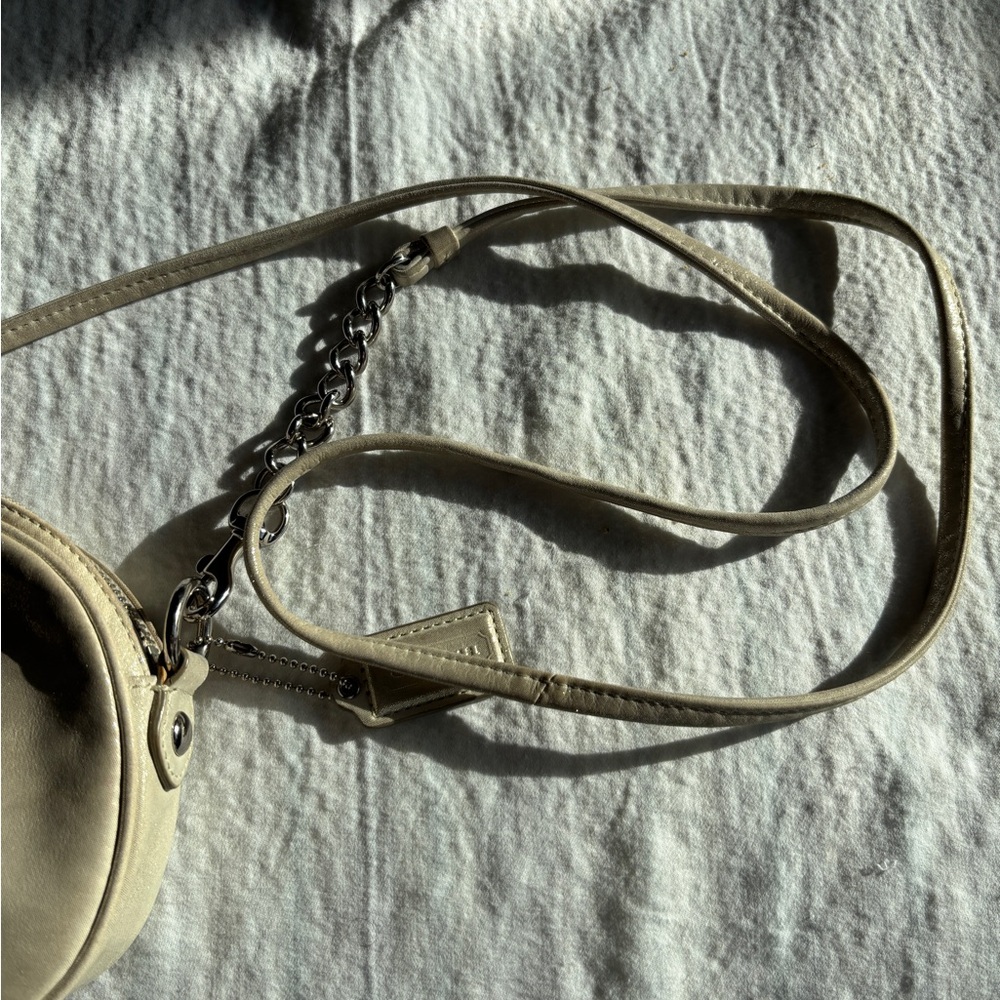 Coach Poppy Champagne Gold Leather Crossbody Bag with Charm and Hang Tag - Picture 6 of 10